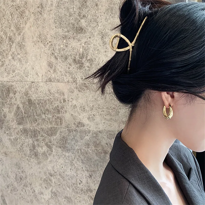 2023 קלאסי חדש סגסוגת נחושת חלקה מתכת עגילי חישוק לאישה אופנה קוריאנית תכשיטים הטמפרמנט של ילדה יומי לענוד עגילים